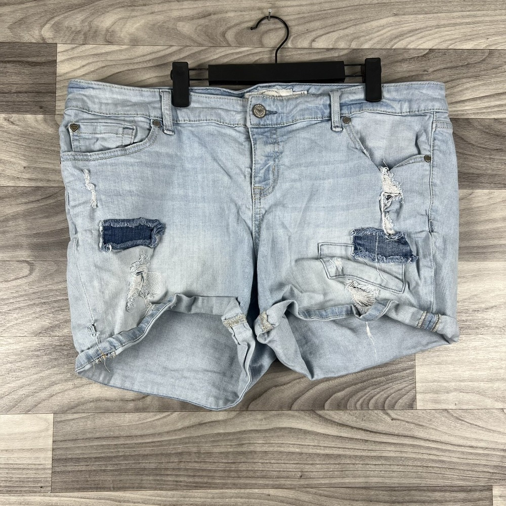 Torrid Women's Distressed Patchwork Denim Stretch‎ Cut Off Shorts 18 Light Wash